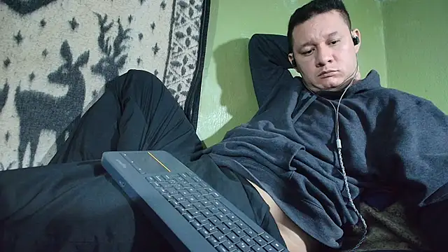 Snapshot of sweet_cock28 chatting on 05.19.26 sweet cock28 online show from 05.19.26