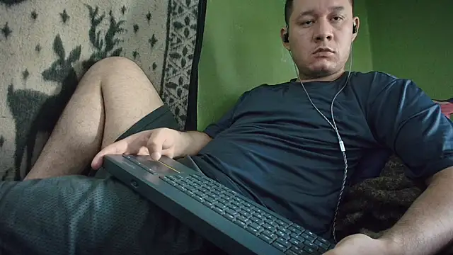Snapshot of sweet_cock28 chatting on 05.19.26 sweet cock28 online show from 05.19.26
