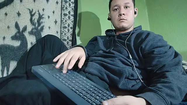 Snapshot of sweet_cock28 chatting on 05.27.26 sweet cock28 online show from 05.27.26