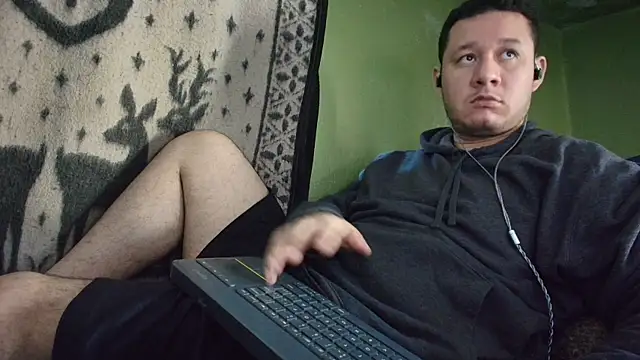 Snapshot of sweet_cock28 chatting on 05.29.26 sweet cock28 online show from 05.29.26