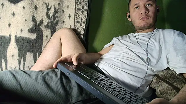 Snapshot of sweet_cock28 chatting on 06.14.26 sweet cock28 online show from 06.14.26