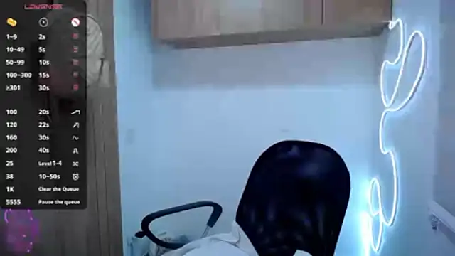 Snapshot of Danna_Ross_ chatting on 12.13.25 Danna Ross online show from 12.13.25