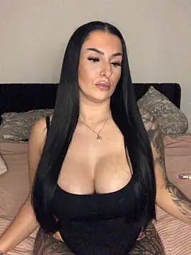 Snapshot of Mia-Bremer chatting on 11.30.25 Mia-Bremer online show from 11.30.25