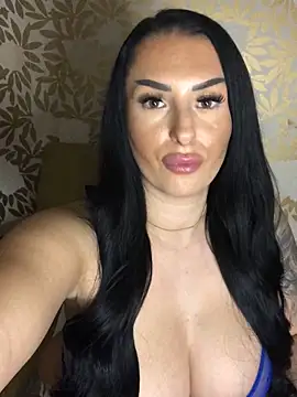 Snapshot of Mia-Bremer chatting on 12.13.25 Mia-Bremer online show from 12.13.25