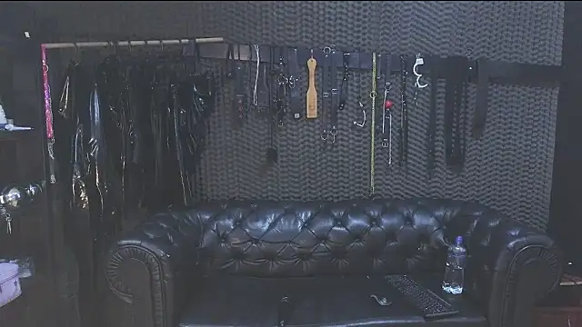 Snapshot of kimberly_swan chatting on 03.11.25 kimberly swan online show from 03.11.25