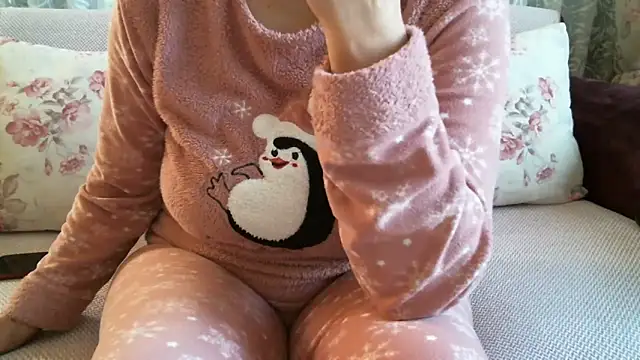 Snapshot of mysteriouscouple001 chatting on 01.18.25 mysteriouscouple001 online show from 01.18.25