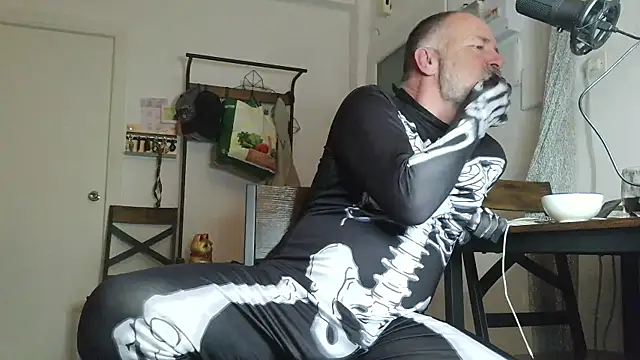 DaddybearVLC online show from 10.31.25