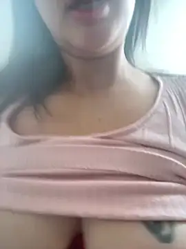 Snapshot of Sarahkhaalifa chatting on 05.19.26 Sarahkhaalifa online show from 05.19.26