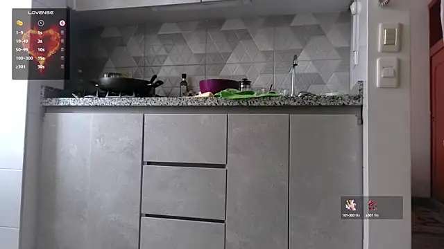 Snapshot of mini_kunis chatting on 12.13.24 mini kunis online show from 12.13.24