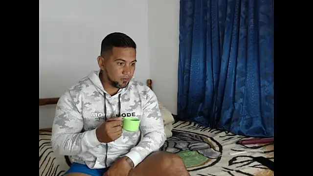 Snapshot of lover_1994 chatting on 01.31.25 lover 1994 online show from 01.31.25