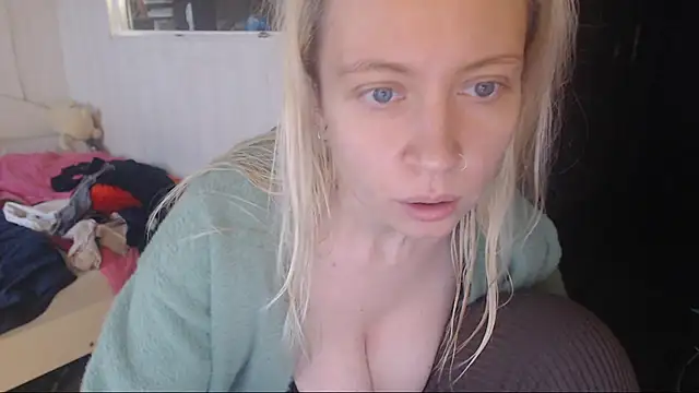 Snapshot of amanda_kiss_kiss chatting on 11.28.25 amanda kiss kiss online show from 11.28.25