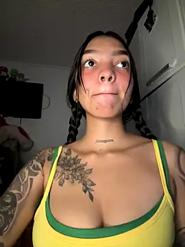 Snapshot of Valery_rhoades chatting on 12.21.25 Valery rhoades online show from 12.21.25