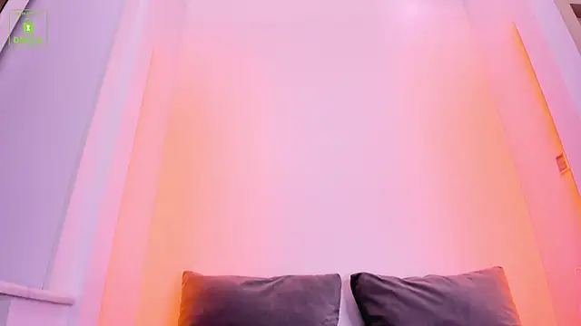 Snapshot of ErikaLust chatting on 01.05.25 ErikaLust online show from 01.05.25