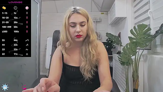 Snapshot of AvaBlue_ chatting on 12.10.24 AvaBlue online show from 12.10.24