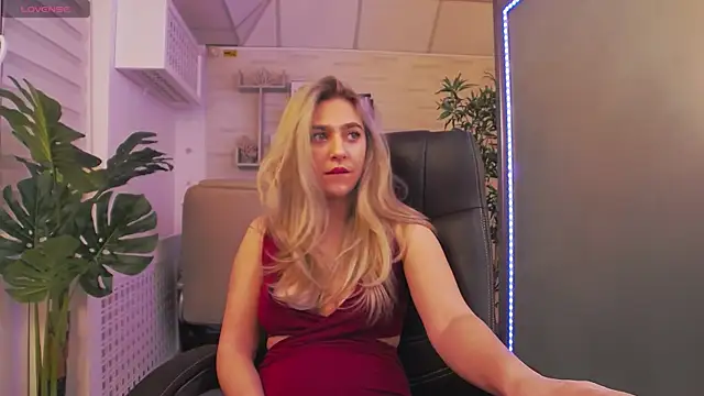 Snapshot of AvaBlue_ chatting on 02.04.25 AvaBlue online show from 02.04.25