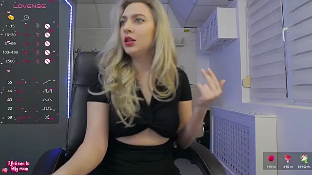 Snapshot of AvaBlue_ chatting on 02.08.25 AvaBlue online show from 02.08.25