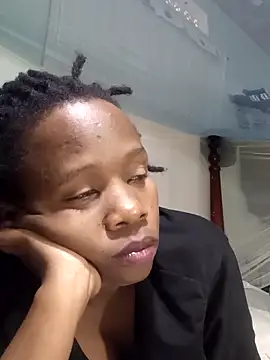 Snapshot of Queentesi chatting on 03.20.25 Queentesi online show from 03.20.25