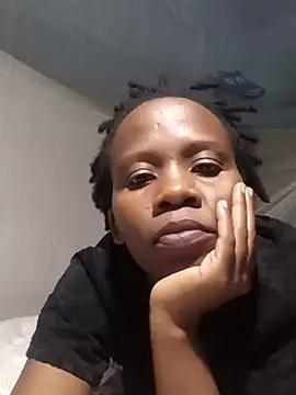 Snapshot of Queentesi chatting on 03.20.25 Queentesi online show from 03.20.25