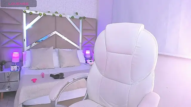 Zoe Lennoxx online show from 01.04.25