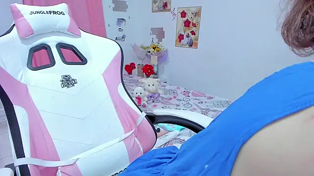 Snapshot of MiiaVolkova chatting on 01.17.25 MiiaVolkova online show from 01.17.25