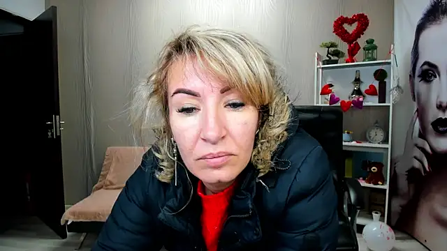 Cassandra Hotty online show from 02.13.25