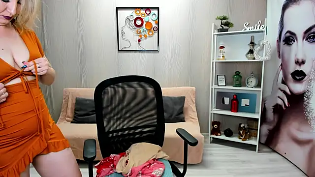 Cassandra Hotty online show from 03.06.25