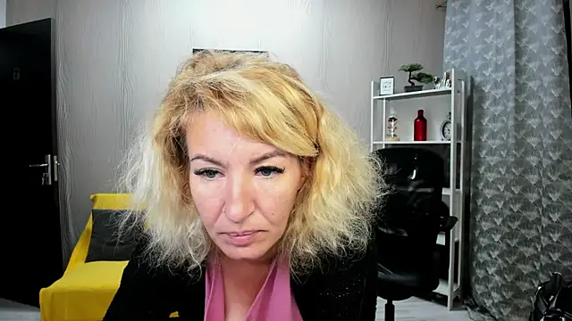 Snapshot of Cassandra_Hotty chatting on 06.16.26 Cassandra Hotty online show from 06.16.26