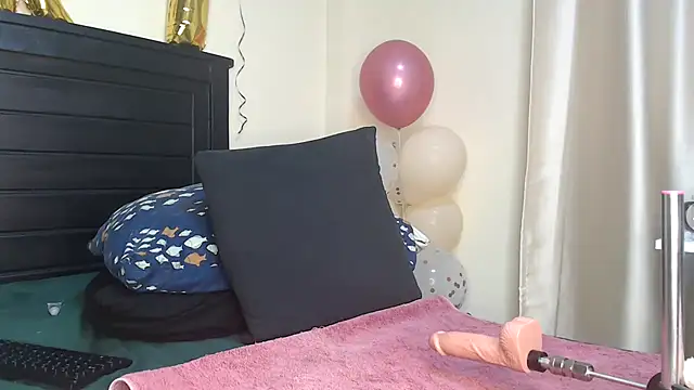 NIKKIE LOVE online show from 01.24.25