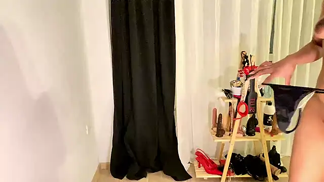 Nisha2708 online show from 12.31.24