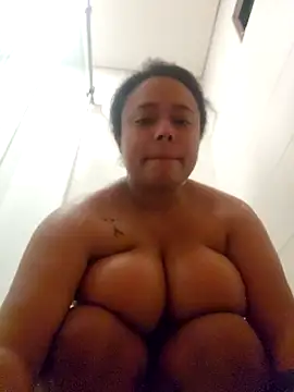 Snapshot of Emmachan19 chatting on 09.16.25 Emmachan19 online show from 09.16.25