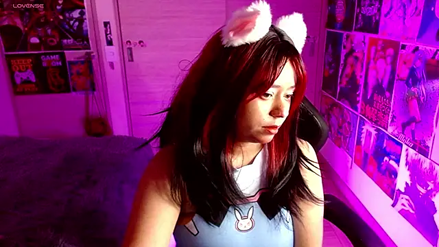 Snapshot of Emmachan19 chatting on 11.24.25 Emmachan19 online show from 11.24.25