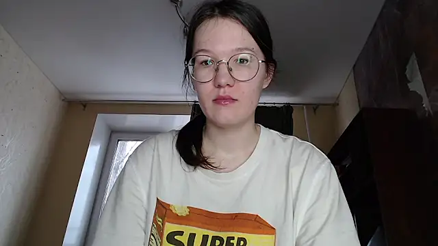 Snapshot of MiriamOr chatting on 01.27.25 MiriamOr online show from 01.27.25