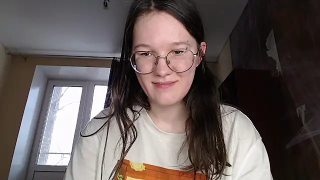 Snapshot of MiriamOr chatting on 01.27.25 MiriamOr online show from 01.27.25