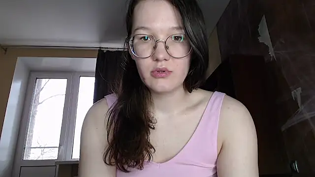 Snapshot of MiriamOr chatting on 01.30.25 MiriamOr online show from 01.30.25