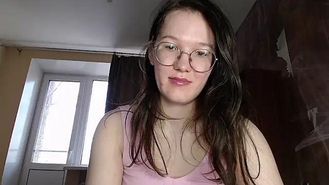 Snapshot of MiriamOr chatting on 01.31.25 MiriamOr online show from 01.31.25