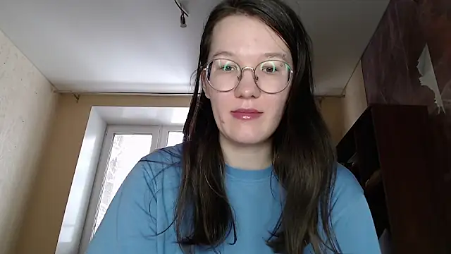 Snapshot of MiriamOr chatting on 02.05.25 MiriamOr online show from 02.05.25