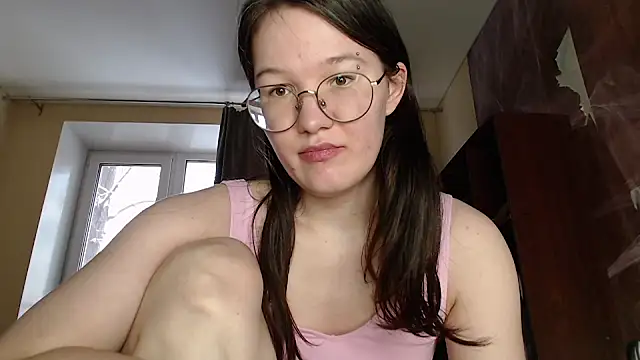 Snapshot of MiriamOr chatting on 02.06.25 MiriamOr online show from 02.06.25