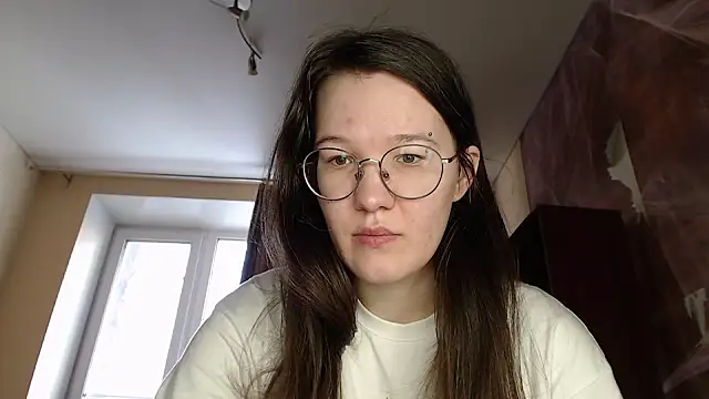 Snapshot of MiriamOr chatting on 02.09.25 MiriamOr online show from 02.09.25