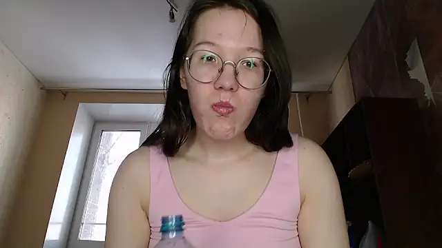 Snapshot of MiriamOr chatting on 02.10.25 MiriamOr online show from 02.10.25