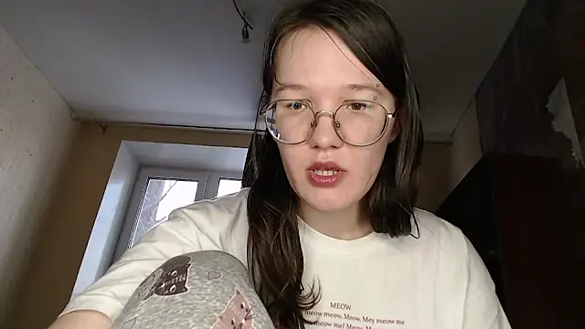 Snapshot of MiriamOr chatting on 02.12.25 MiriamOr online show from 02.12.25