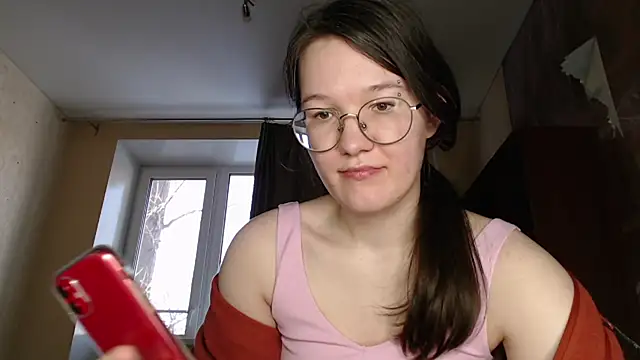 Snapshot of MiriamOr chatting on 02.20.25 MiriamOr online show from 02.20.25