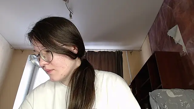 Snapshot of MiriamOr chatting on 02.22.25 MiriamOr online show from 02.22.25