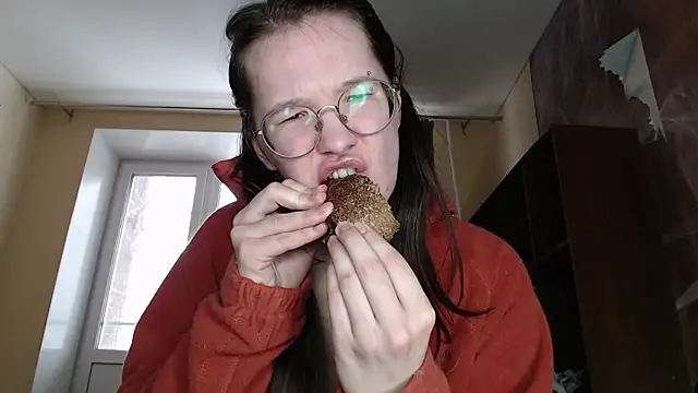 Snapshot of MiriamOr chatting on 02.26.25 MiriamOr online show from 02.26.25