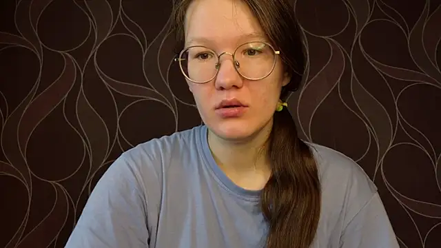 Snapshot of MiriamOr chatting on 09.27.25 MiriamOr online show from 09.27.25