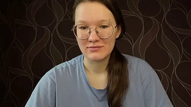 Snapshot of MiriamOr chatting on 09.28.25 MiriamOr online show from 09.28.25