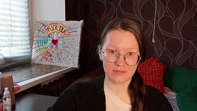 Snapshot of MiriamOr chatting on 10.07.25 MiriamOr online show from 10.07.25