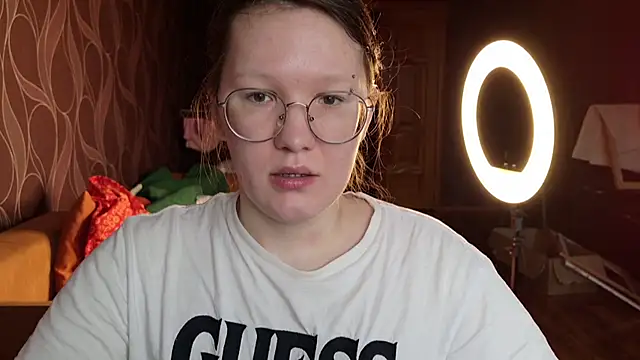 Snapshot of MiriamOr chatting on 10.30.25 MiriamOr online show from 10.30.25