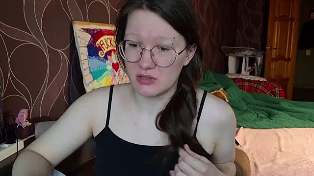 Snapshot of MiriamOr chatting on 11.07.25 MiriamOr online show from 11.07.25