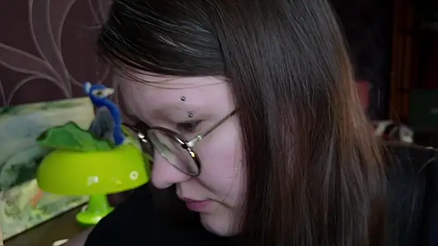 Snapshot of MiriamOr chatting on 03.13.26 MiriamOr online show from 03.13.26