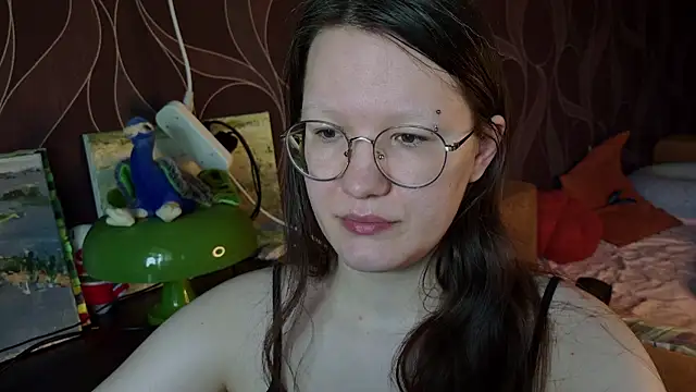 Snapshot of MiriamOr chatting on 07.25.26 MiriamOr online show from 07.25.26